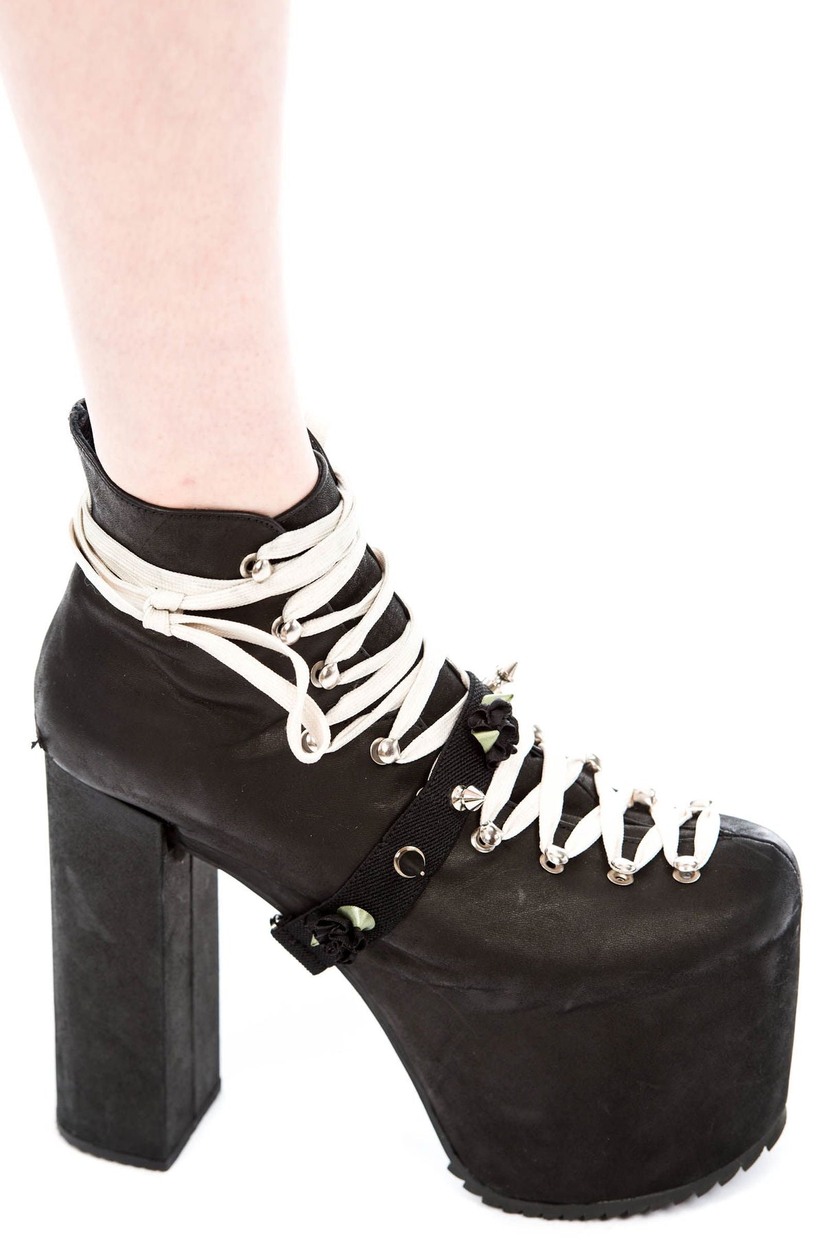 Spikes and Flower Shoe Garter - Pink