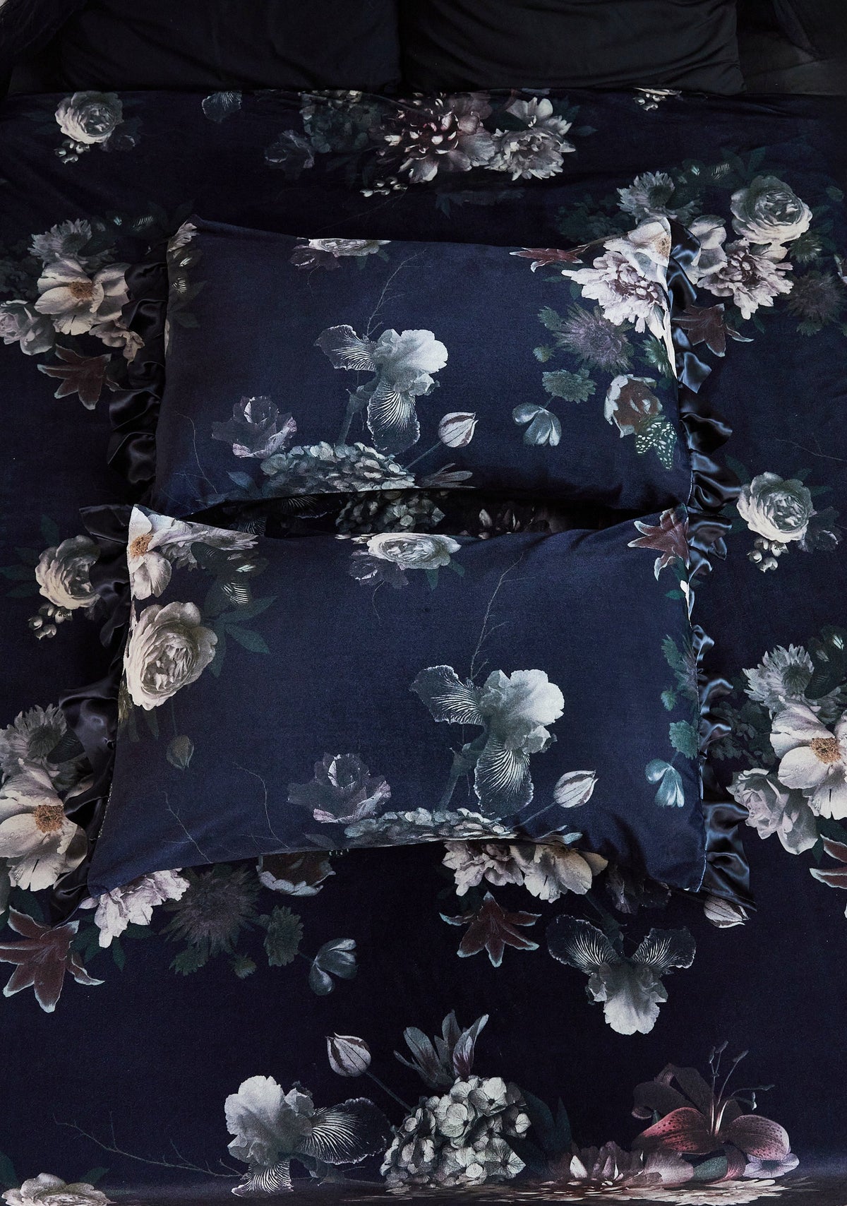 Shadow Roses Duvet Set