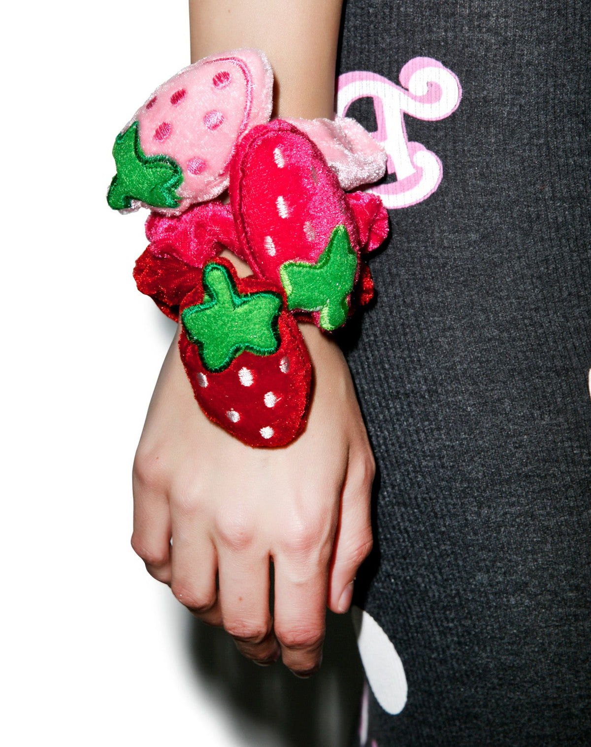 Ichigo Plush Scrunchie - Pink