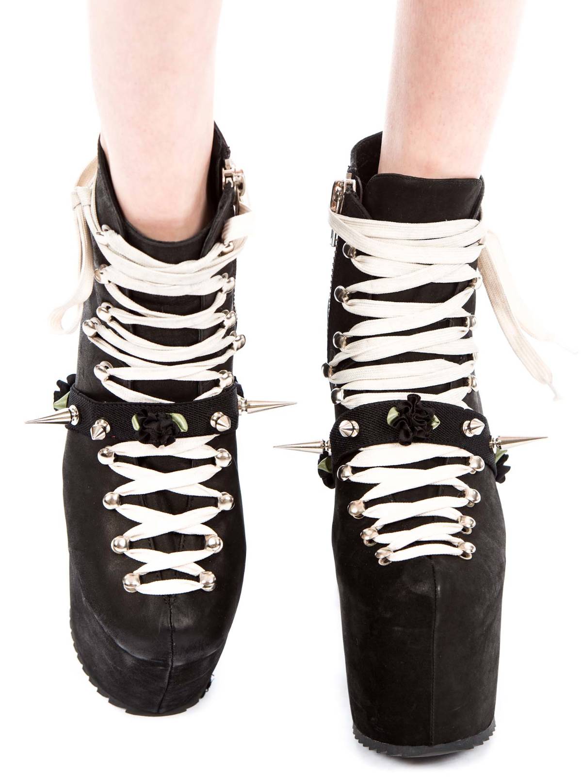 Spikes and Flower Shoe Garter - Pink