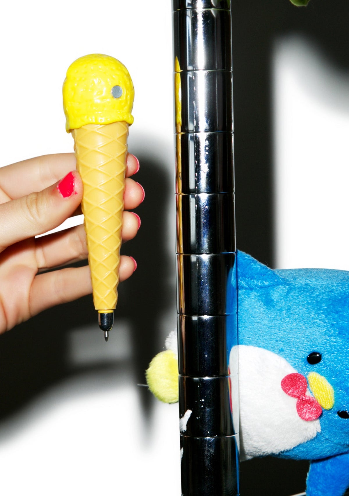 Single Scoop Ice Cream Pen - White