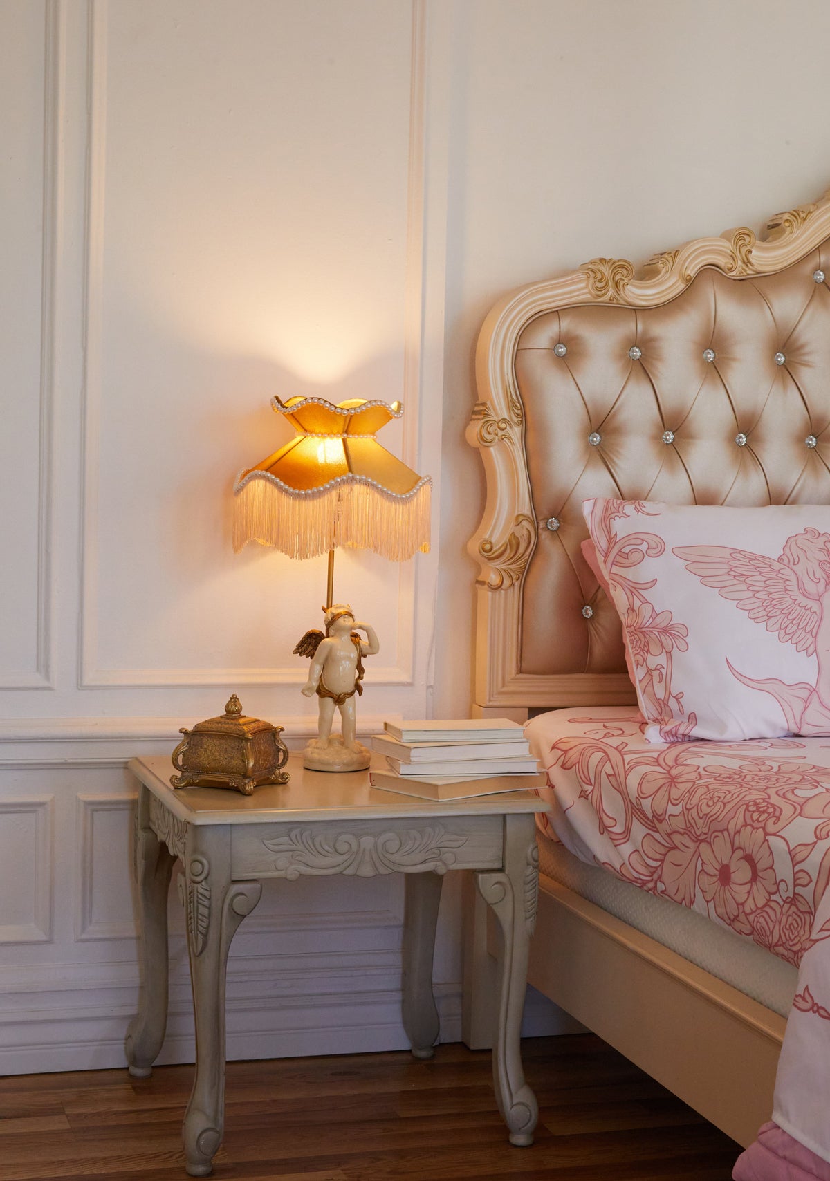 Vision Of Beauty Table Lamp