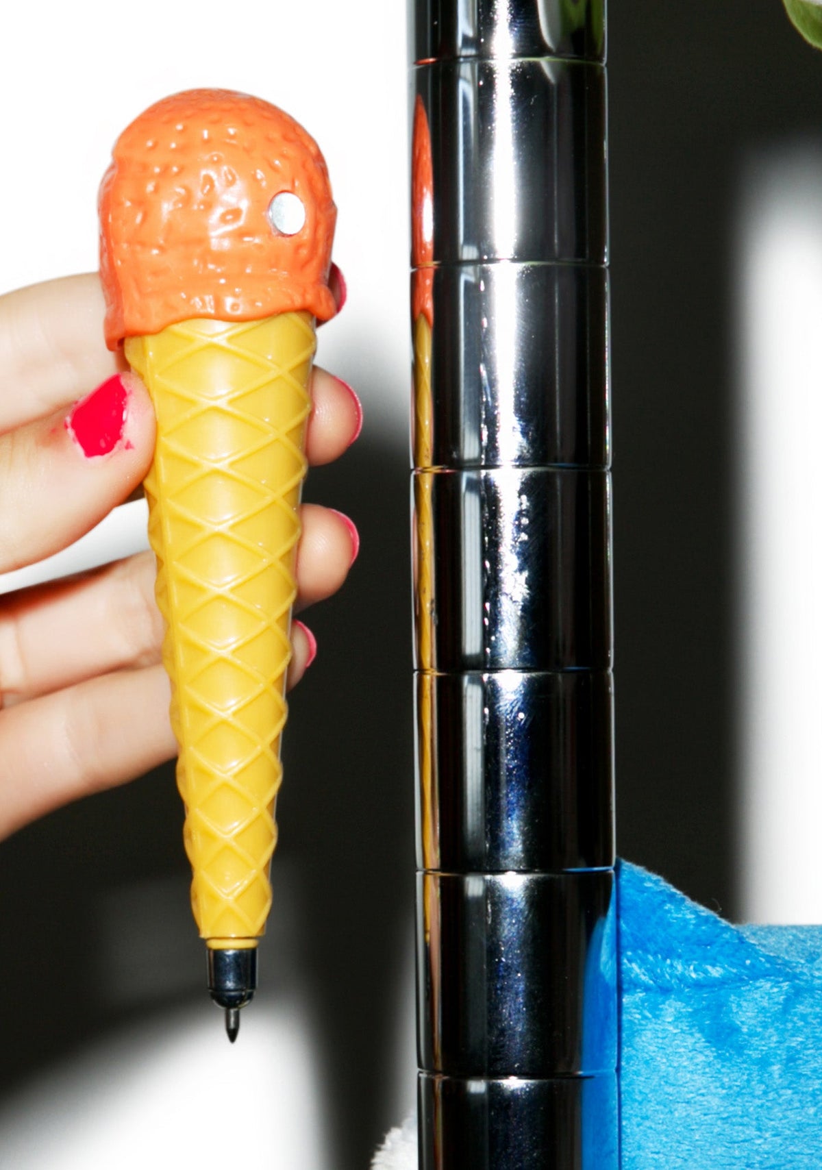Single Scoop Ice Cream Pen - White